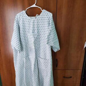 hospital patient gown with iv snap sleeves 2 ties in the back one size fits all